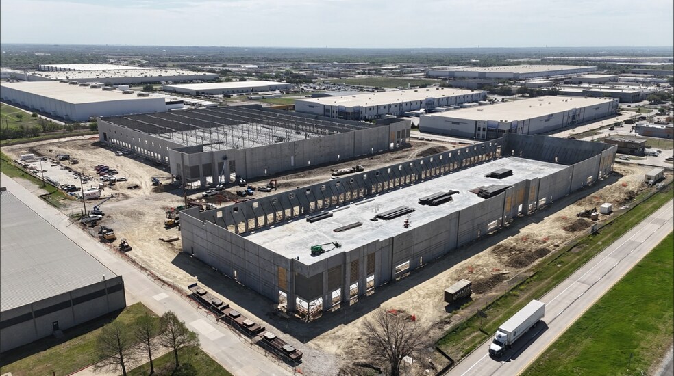 More Photos Of 7901 South Fwy, Fort Worth Unknown For Lease