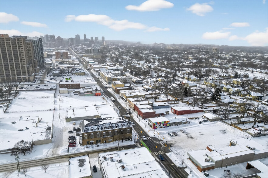 More Photos Of 812 Dundas St, London Freestanding For Sale