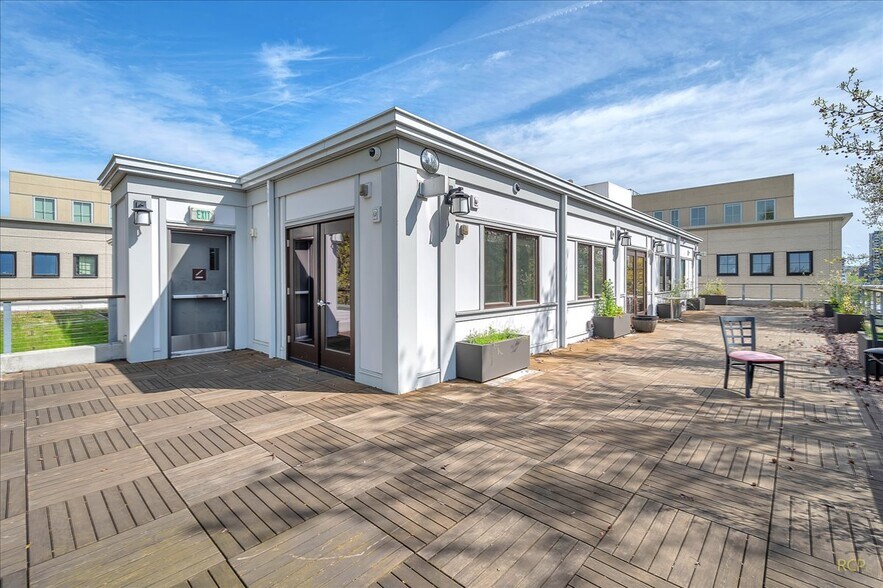 More Photos Of 75 NW Couch St, Portland Medical For Lease