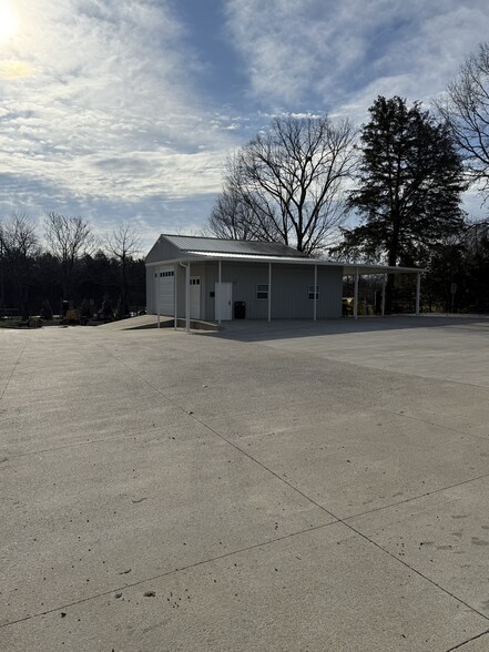 More Photos Of 120 Wade Herrod Rd, Smyrna Freestanding For Lease