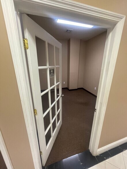 More Photos Of 180 Ferry St, Newark Storefront Retail Office For Lease