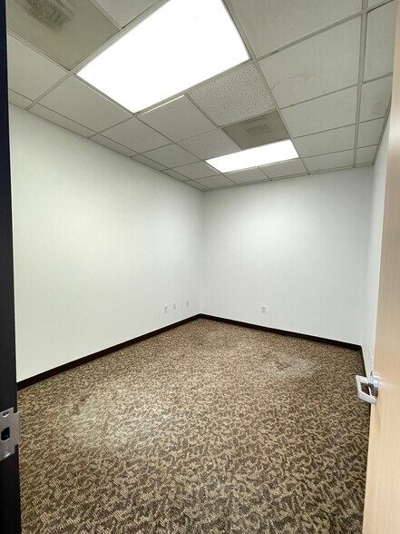 More Photos Of 215 Oak Dr S, Lake Jackson Medical For Lease