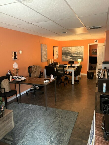 More Photos Of 19 Williams St, Stroudsburg General Retail For Lease