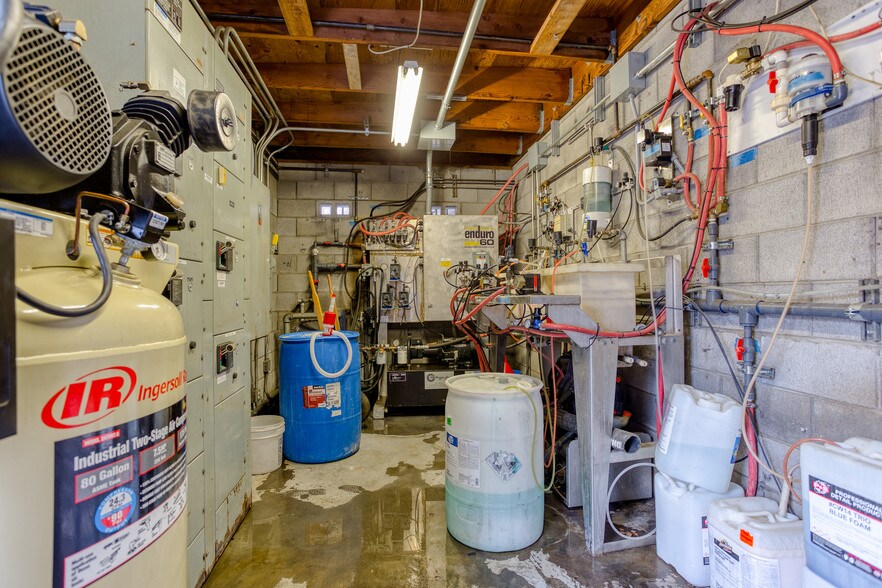 More Photos Of 312 Main St, Red Bluff Carwash For Sale