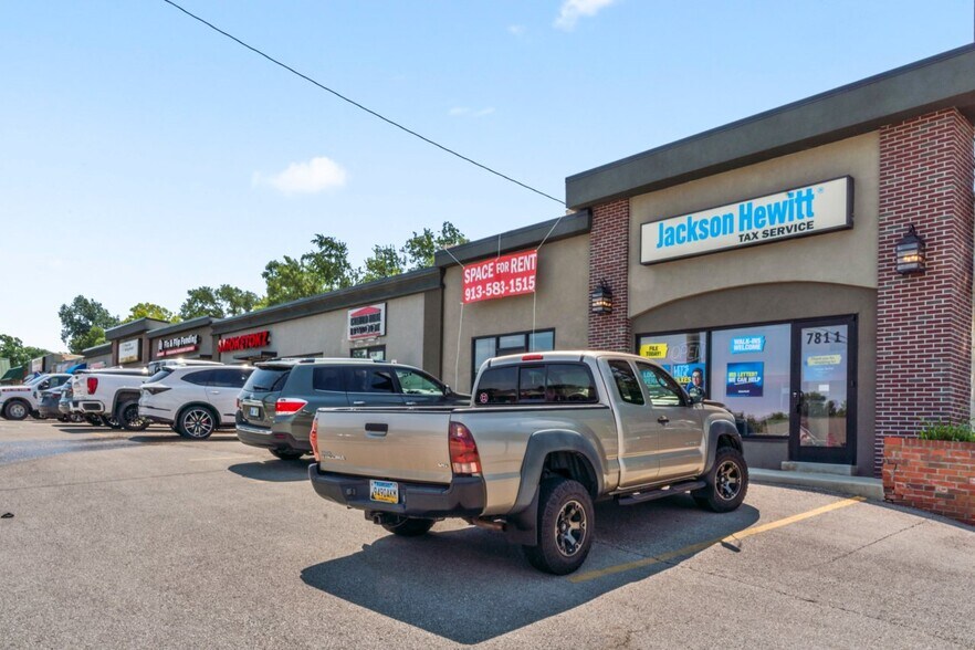More Photos Of 7801-7811 Shawnee Mission Pky, Overland Park Freestanding For Lease