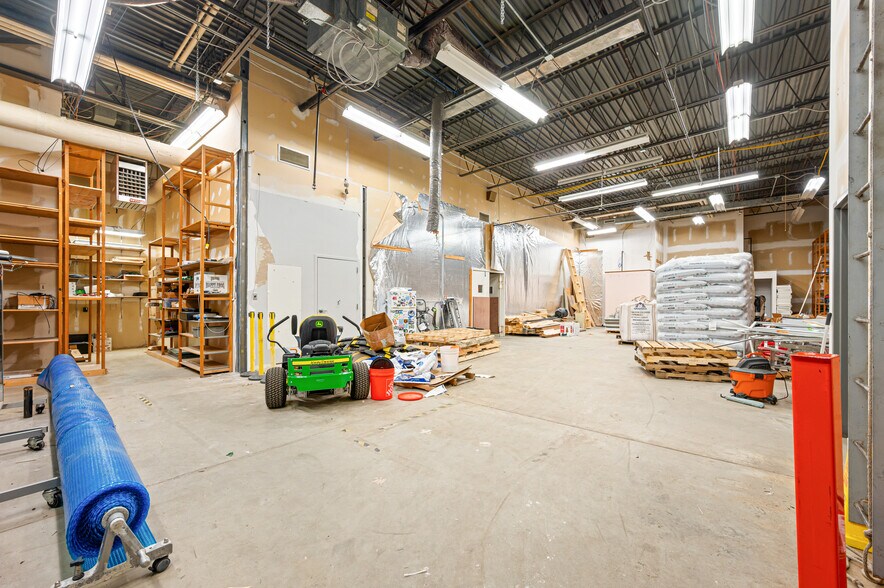 More Photos Of 1550 N Mitchell St, Cadillac General Retail For Lease