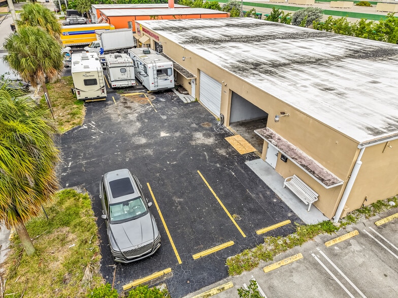 More Photos Of 1501 NW 1st Ct, Boca Raton Light Distribution For Lease