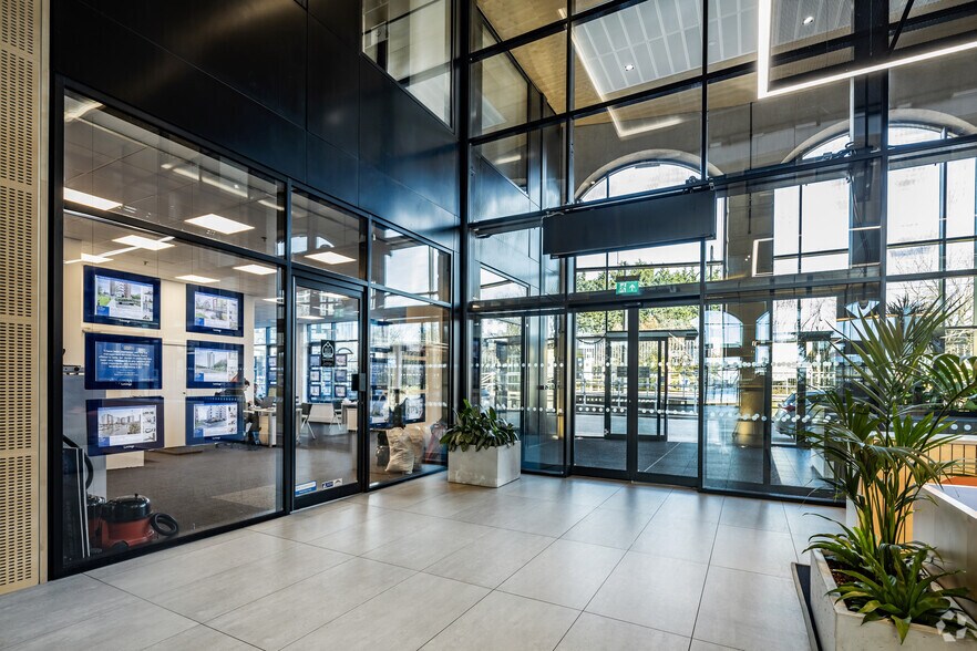 More Photos Of Anchorage Quay, Salford Office For Lease