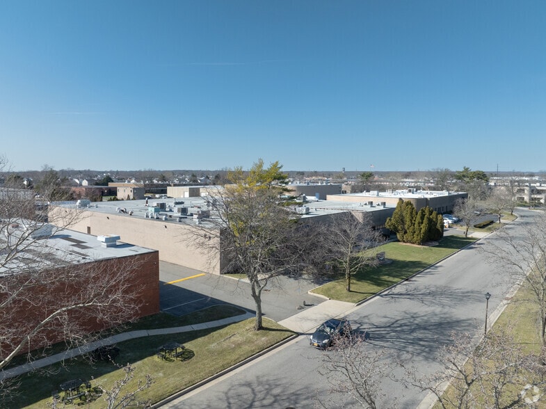 More Photos Of 60 Executive Blvd, Farmingdale Manufacturing For Sale