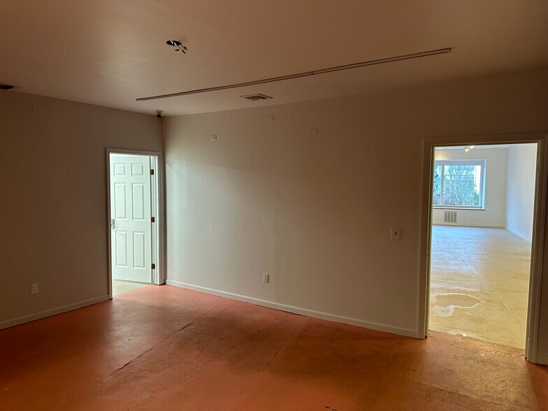 More Photos Of 200 Main St, Greenport Storefront Retail Residential For Sale