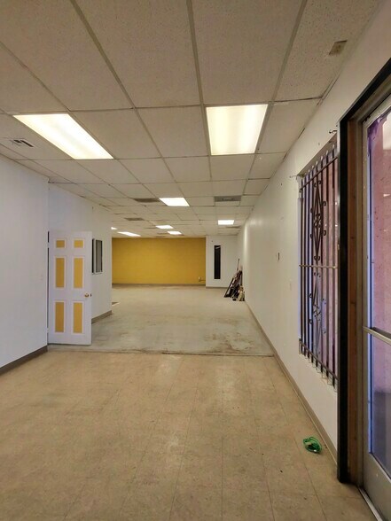 More Photos Of 11479 San Fernando Rd, San Fernando Storefront Retail Office For Lease