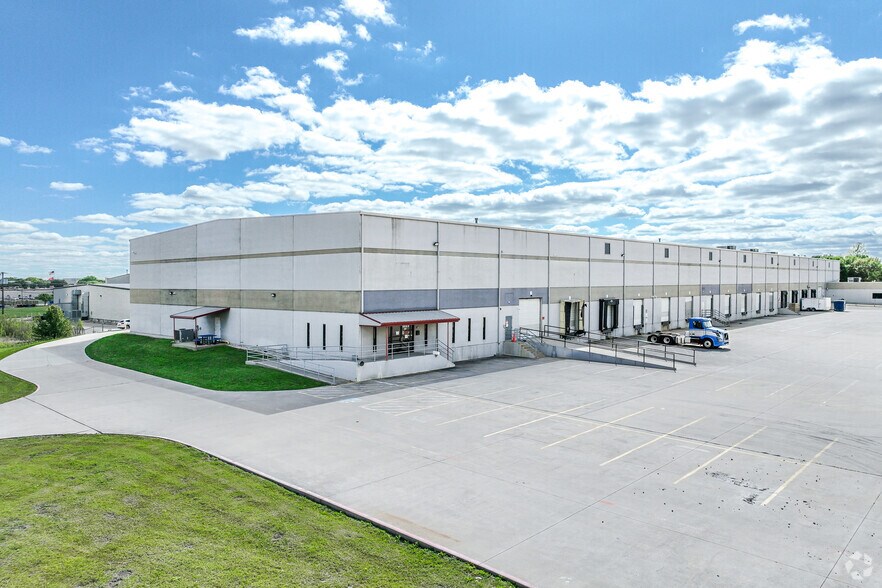 More Photos Of 6601 Will Rogers Blvd, Fort Worth Warehouse For Sale