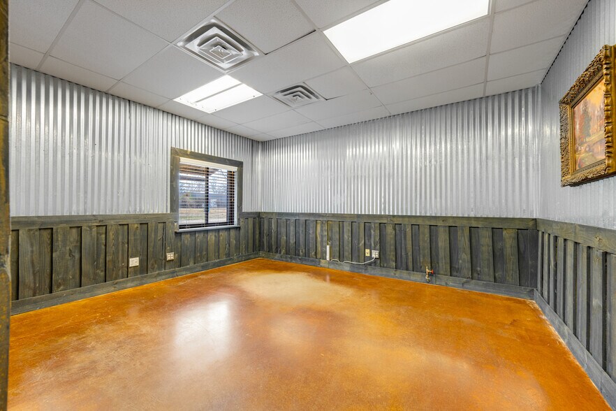 More Photos Of 10203-10263 County Road 135, Flint Service For Lease