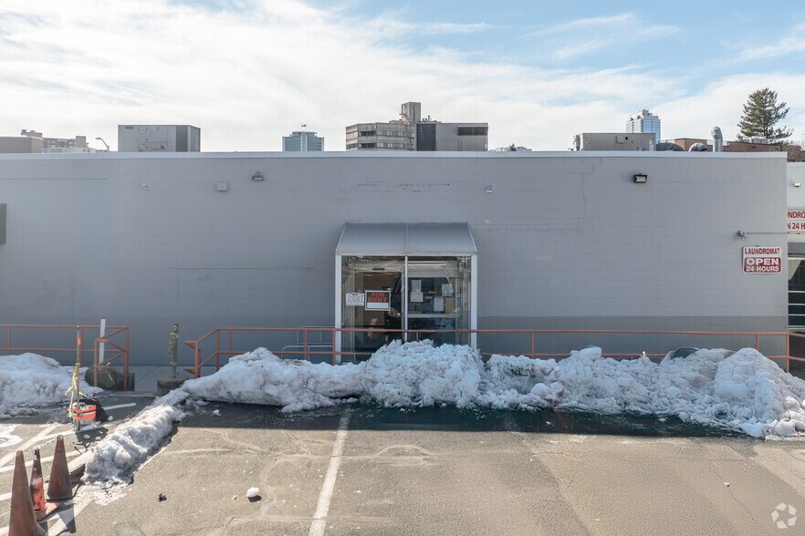More Photos Of 82 Hoyt St, Stamford General Retail For Sale
