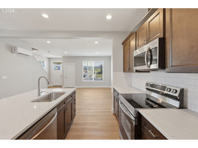 More Photos Of 4011 SW Royal Ave, Gresham Specialty For Sale