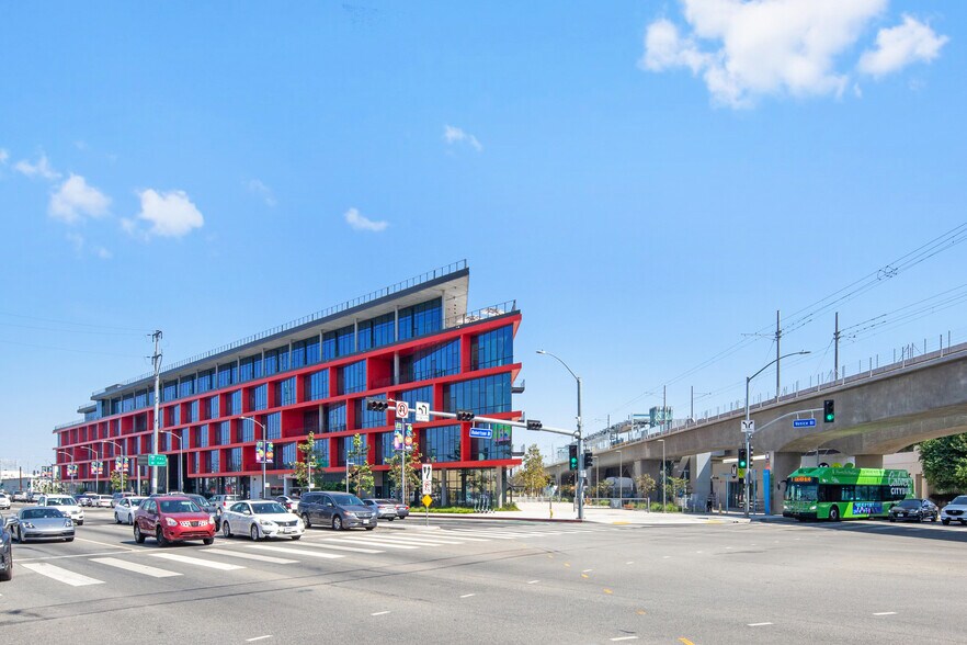 More Photos Of 8900 Venice Blvd, Culver City General Retail For Lease