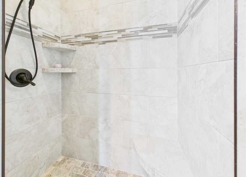 More Photos Of 102 Kimberly Ave, Muscle Shoals Office For Sale