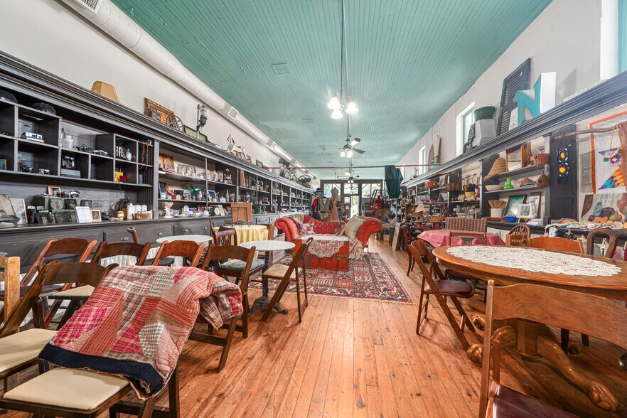 More Photos Of 411 E Front Ave, Chester Hotel For Sale