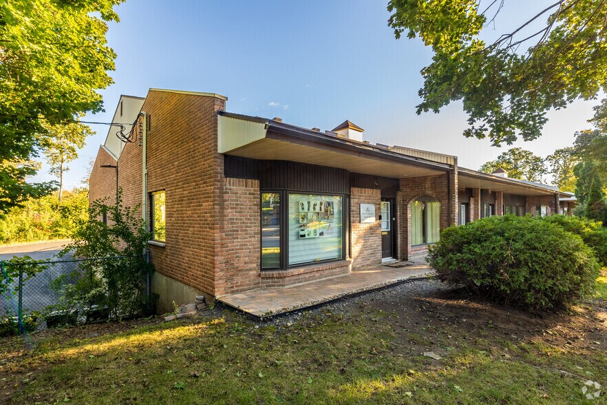More Photos Of 36-38 Rue Canvin, Kirkland Medical For Sale