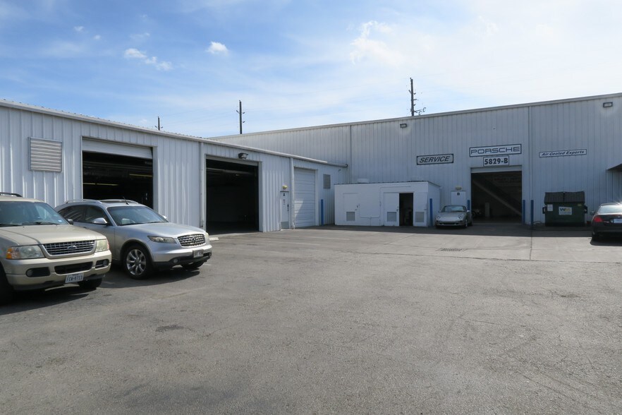 More Photos Of 5829 Beverly Hill St, Houston Warehouse For Lease