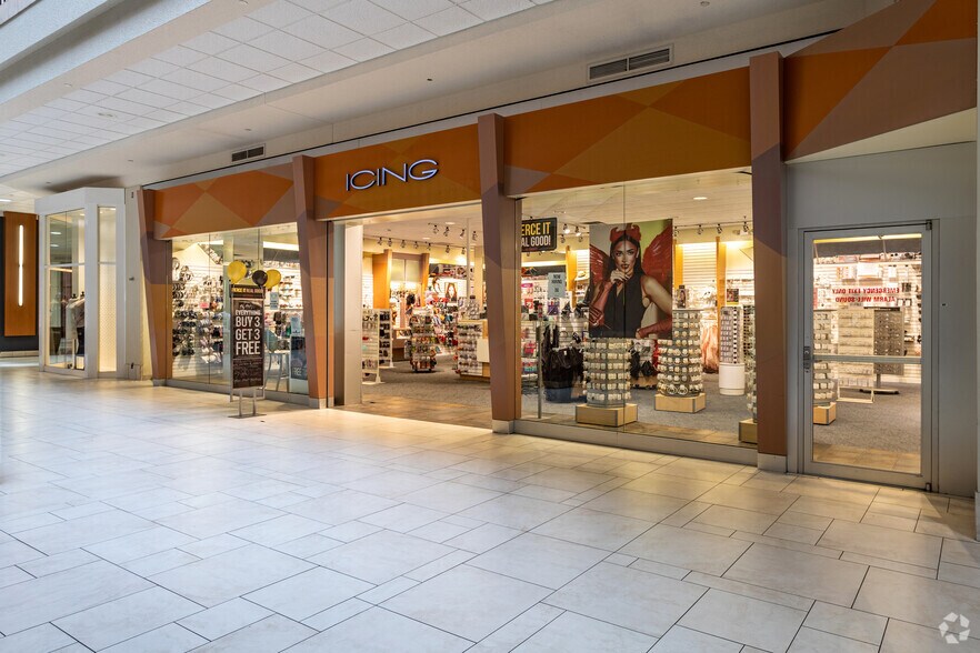 More Photos Of 1801 SW Wanamaker Rd, Topeka Unknown For Lease