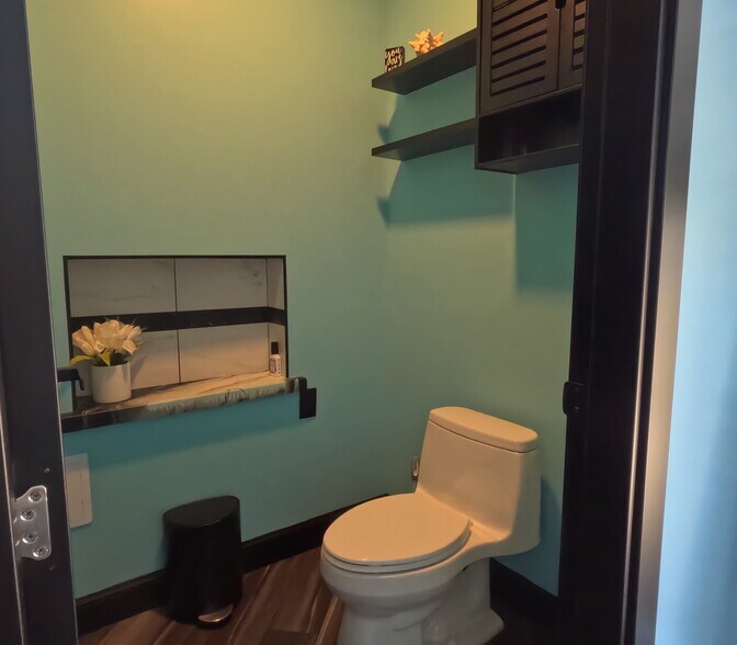 More Photos Of 1110 Main St, Lubbock Office For Sale