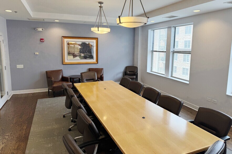 More Photos Of 111 - 115 W Campbell St, Arlington Heights Office For Lease