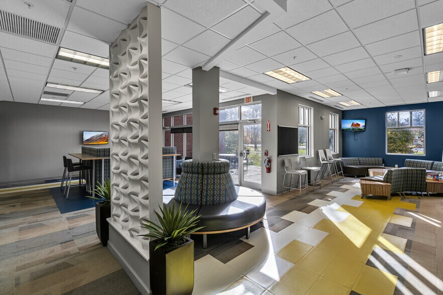 More Photos Of 23 Cobham Dr, Orchard Park Office For Lease