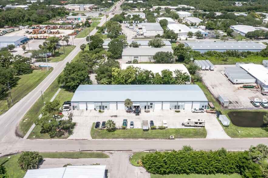 More Photos Of 6224 31st St E, Bradenton Warehouse For Lease