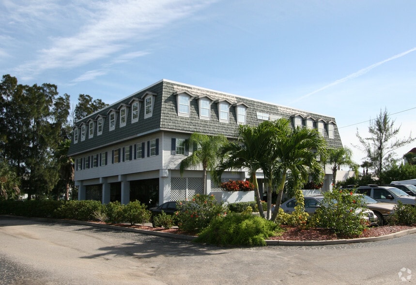 More Photos Of 3909 E Bay Dr, Holmes Beach Medical For Sale