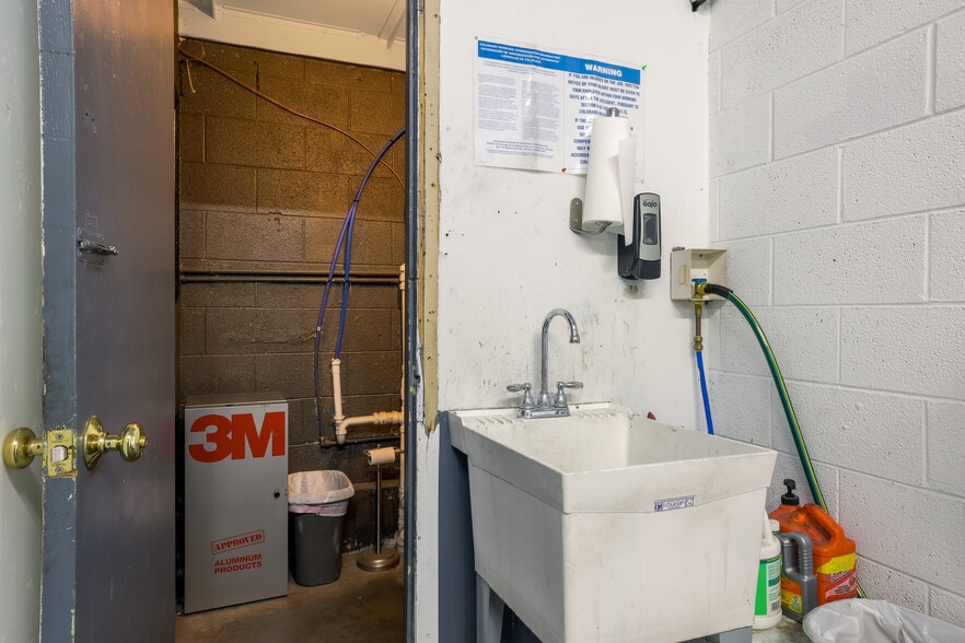 More Photos Of 3001 E Platte Ave, Colorado Springs Service For Sale