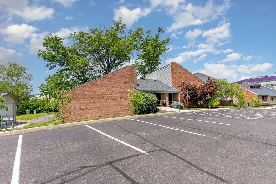 More Photos Of 11231 Cornell Park Dr, Cincinnati Office For Lease