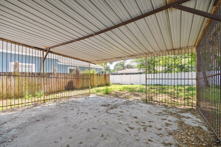 More Photos Of 1704 W Cherry St, Tampa Light Manufacturing For Sale