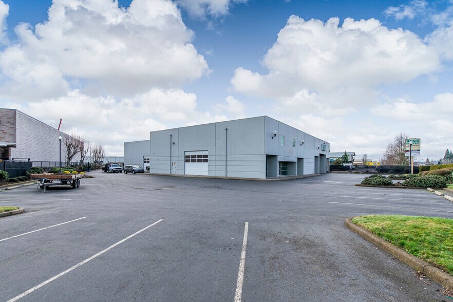 More Photos Of 3535 Del Webb Ave NE, Salem Warehouse For Lease