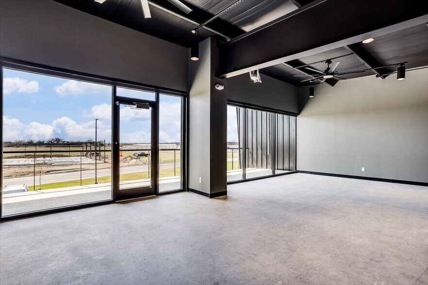 More Photos Of 4078 N Hoover Ct, Wichita Industrial For Sale