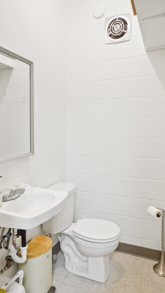 More Photos Of 702 E Main St, Othello Storefront Retail Office For Lease