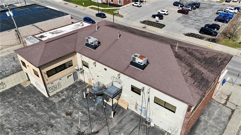 More Photos Of 1329 Pine Ave, Niagara Falls Office For Sale