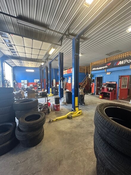 More Photos Of 2425 Herr St, Harrisburg Auto Repair For Sale