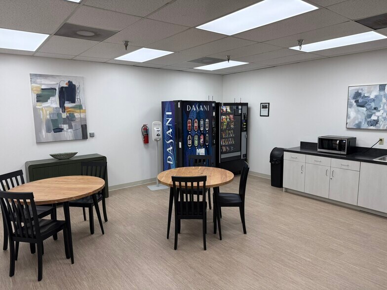 More Photos Of 16801 Addison Rd, Addison Office For Lease