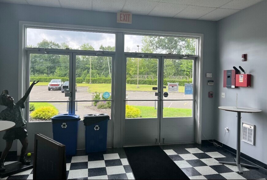 More Photos Of 110 Bradley Rd, Woodbridge Specialty For Lease