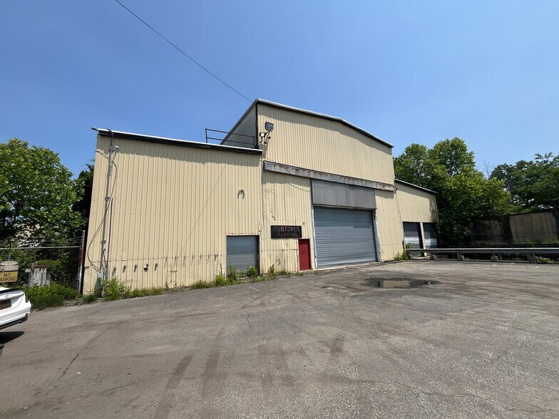 More Photos Of 3 Smalley Ave, Middlesex Warehouse For Lease