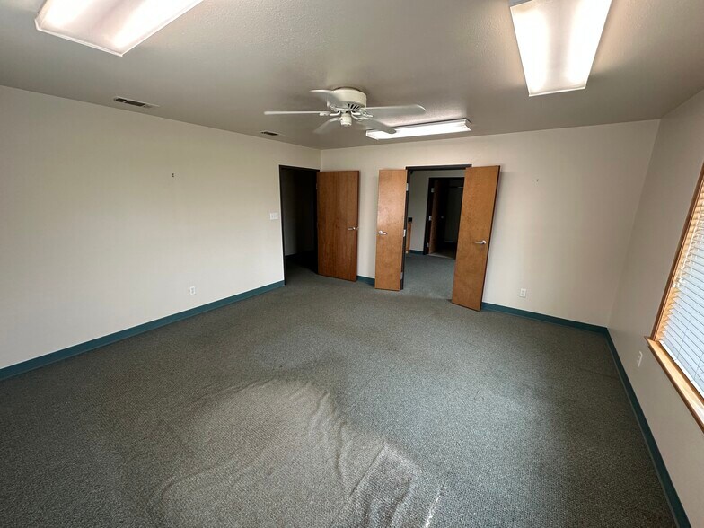 More Photos Of 1156 N Bonnie Brae St, Denton Medical For Sale