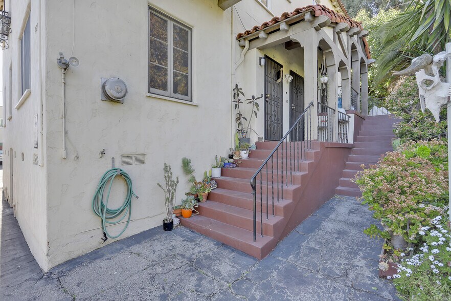 More Photos Of 153-157 W Channel Rd, Santa Monica Apartments For Sale