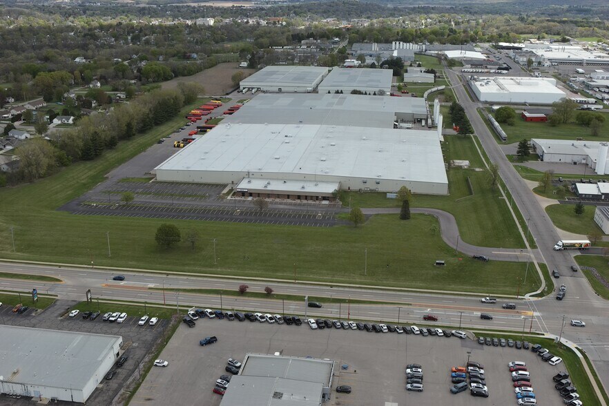More Photos Of 1300 Sauk Ave, Baraboo Manufacturing For Lease