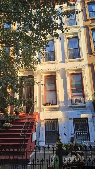 Primary Photo Of 62 Hancock St, Brooklyn Apartments For Sale