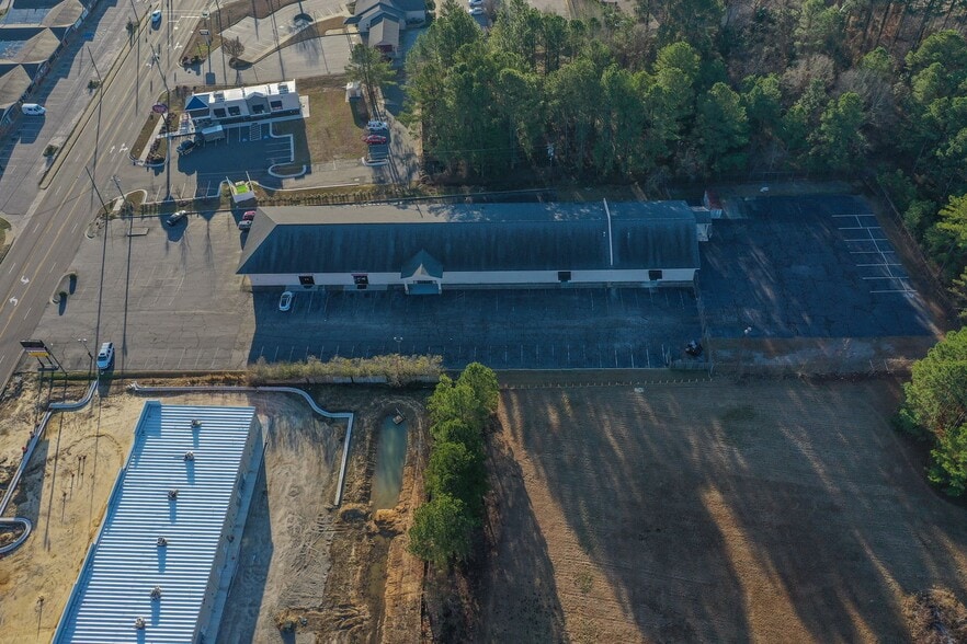 More Photos Of 5845 Yadkin Rd, Fayetteville General Retail For Lease