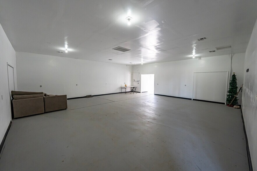 More Photos Of 5221 Hwy 68, Golden Valley Flex For Sale