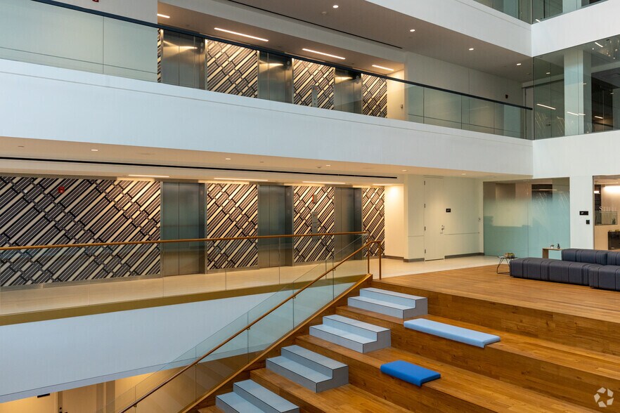 More Photos Of 263 Shuman Blvd, Naperville Office For Sale