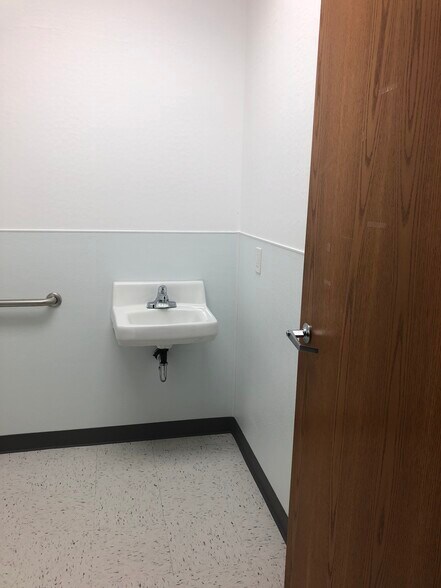 More Photos Of 13804-13816 N 51st Ave, Glendale Unknown For Lease