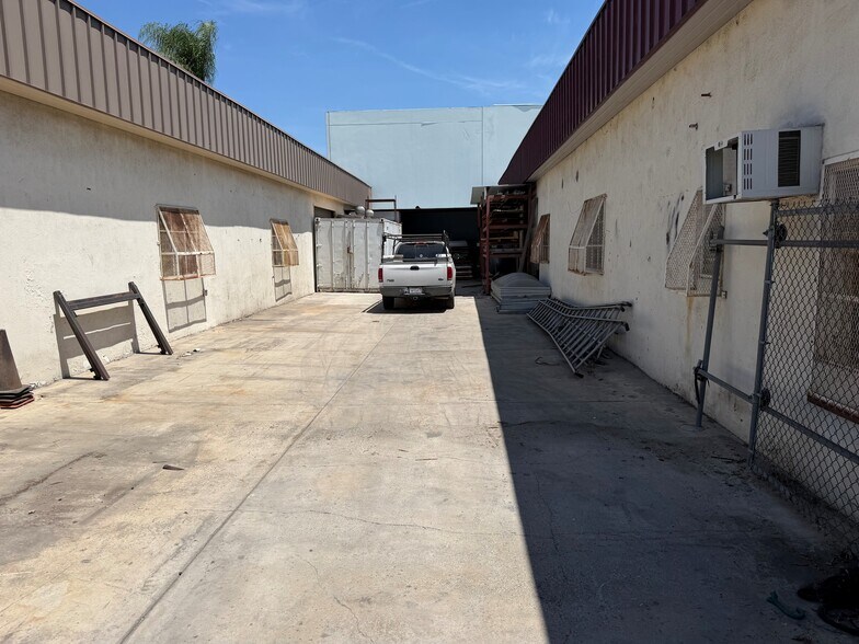 More Photos Of 9408-9416 Gildley St, Temple City Warehouse For Lease